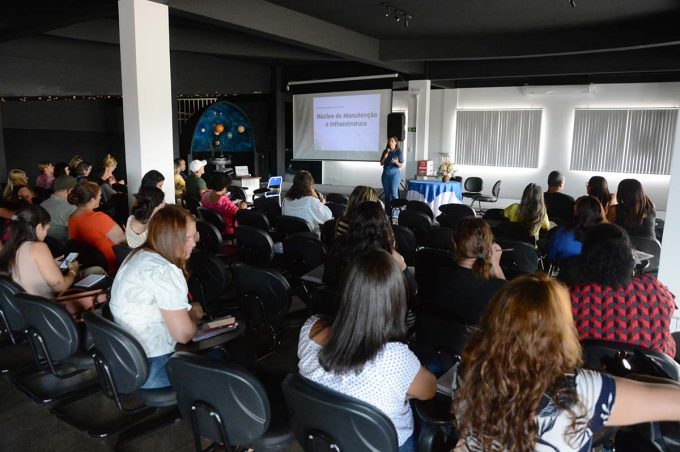 Novos gestores recebem formação da Smed sobre sistema que acompanha serviços de infraestrutura nas escolas