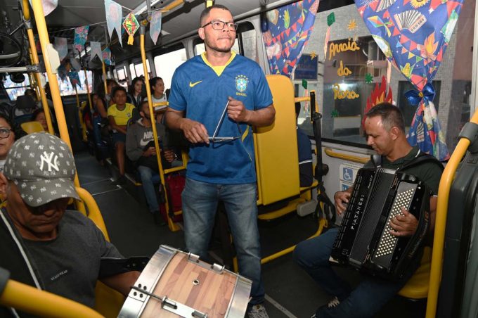 Arraiá da Conquista: Transporte Coletivo de Vitória da Conquista entra no clima junino com forró a bordo na linha R09