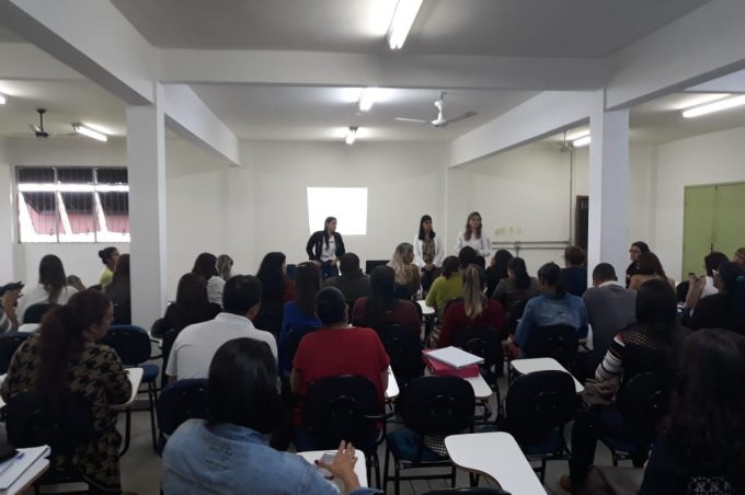 Programa Saúde na Escola: profissionais da educação e saúde participam de capacitação
