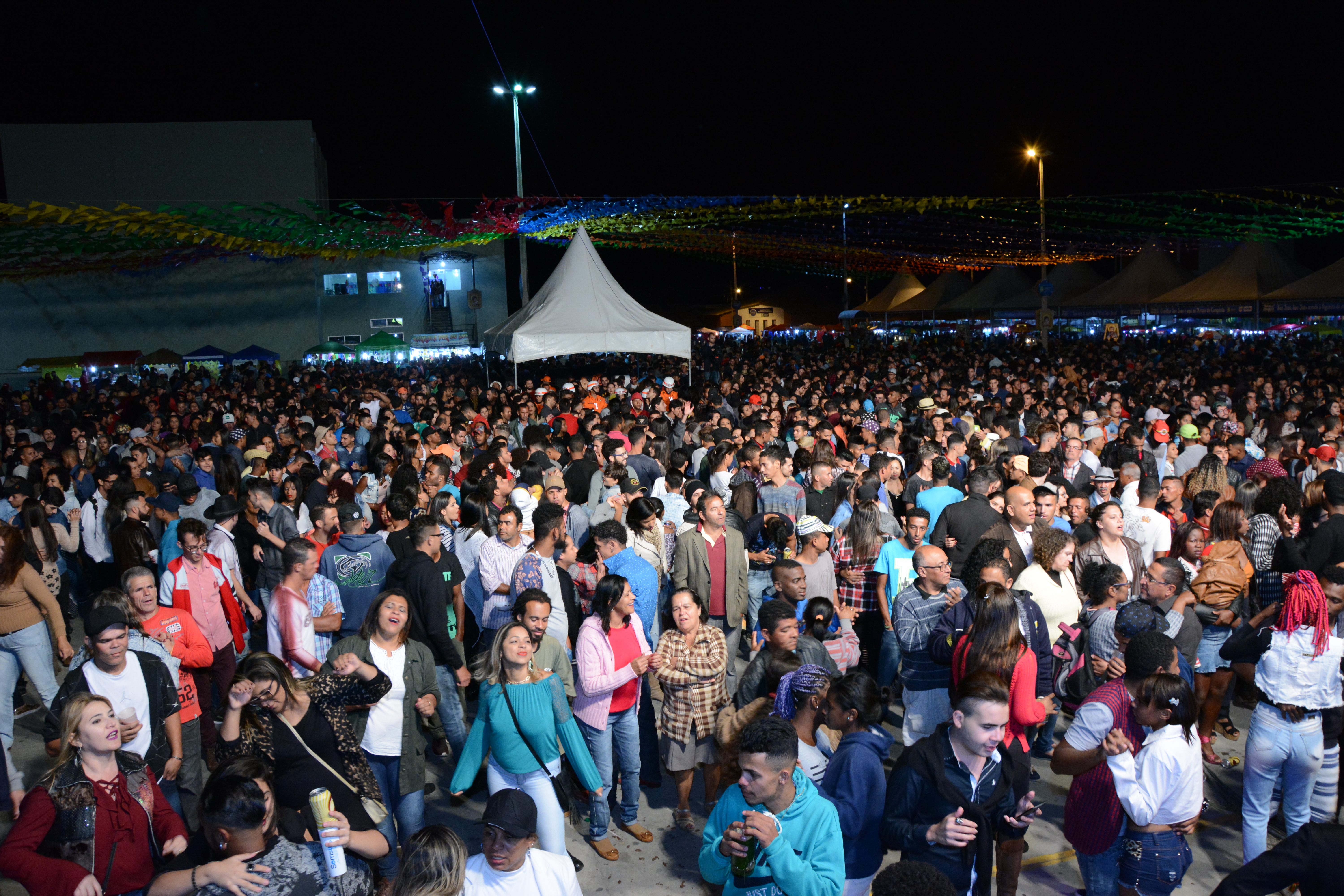 Abertura do Arraiá da Conquista consagra sucesso do evento