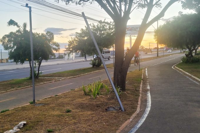 Furtos de fios e lâmpadas da iluminação pública prejudicam moradores de diferentes bairros. Veja como denunciar