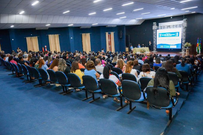 Durante abertura do 1º Congresso Gestão de Pessoas da Educação prefeita destaca importância da capacitação dos educadores 