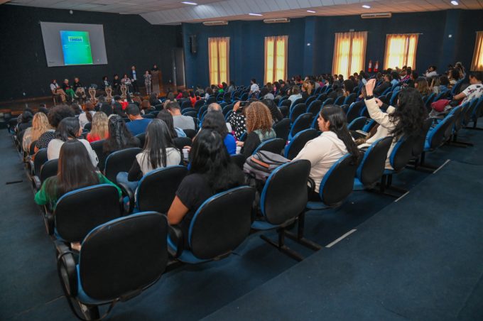 Profissionais de saúde mental do município participam de capacitação sobre cuidado ampliado e redução de danos