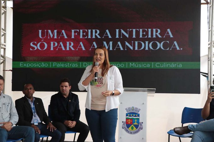 Realizada pela Prefeitura, 1ª Feira de Mandioca de Vitória da Conquista reúne agricultores, produtores e acadêmicos do município e região