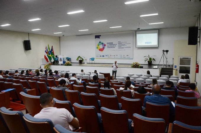Semana de Controle e Prevenção à Corrupção promove oficinas com participantes de vários municípios baianos