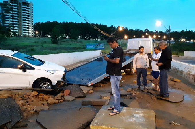 Prefeito assina decreto de emergência após estragos devido às chuvas do domingo