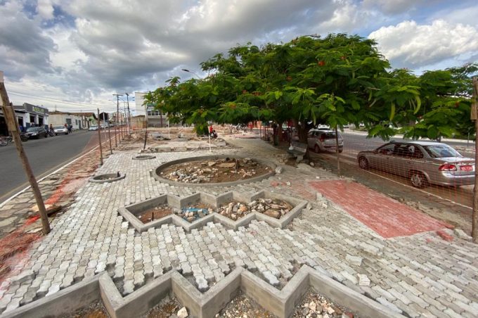 Nova praça na Av. Crescêncio Silveira: Qualidade de vida para população