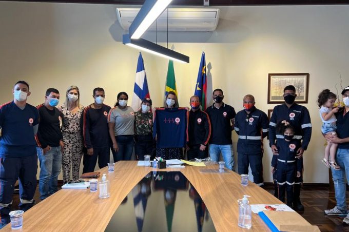 Prefeita recebe servidores do Samu 192 e exalta valor do serviço para a população