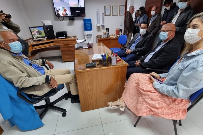 Em primeira agenda externa, prefeito em exercício visita Santa Casa de Misericórdia