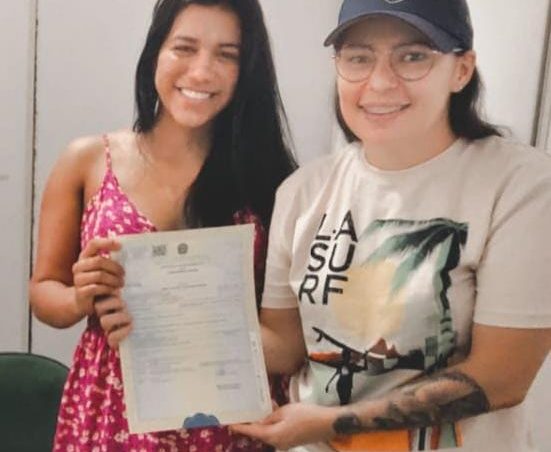 Hospital Esaú Matos emite primeira certidão de nascimento com duas mães