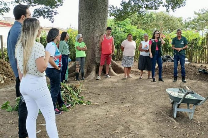 Março Mulher: Crav realiza palestra educativa com produtoras da horta comunitária do Vila América