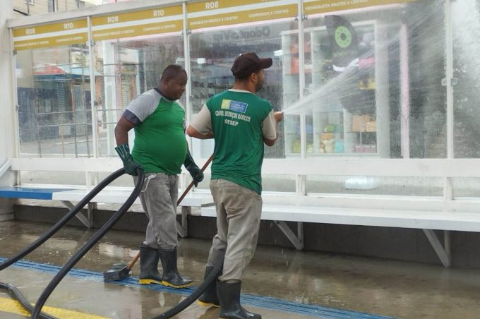 Prefeitura mantém rotina de lavagem das feiras livres e da Estação Herzem Gusmão