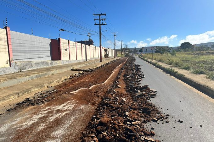 Prefeitura recupera ruas danificadas pelas chuvas no loteamento Terras do Remanso