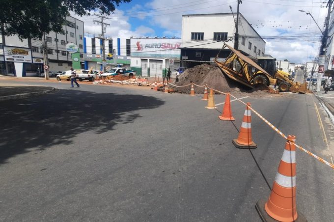 Rua São Pedro, próxima à Praça Victor Brito, estará interditada até esta terça (13)
