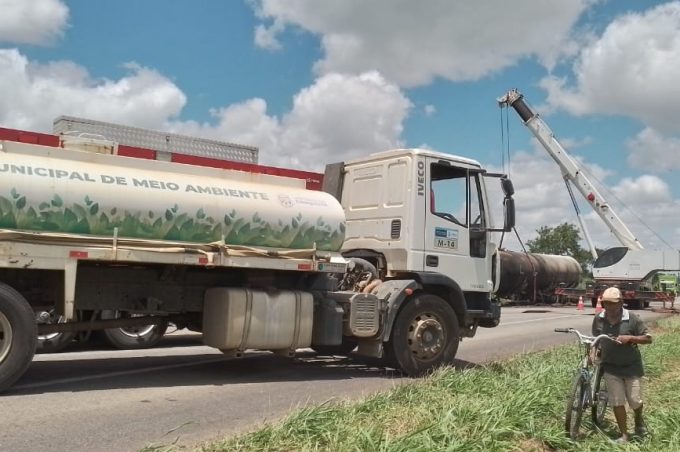 Brigada da Secretaria de Meio Ambiente ajuda a conter incêndio provocado por gás GLP em acidente na BR-116