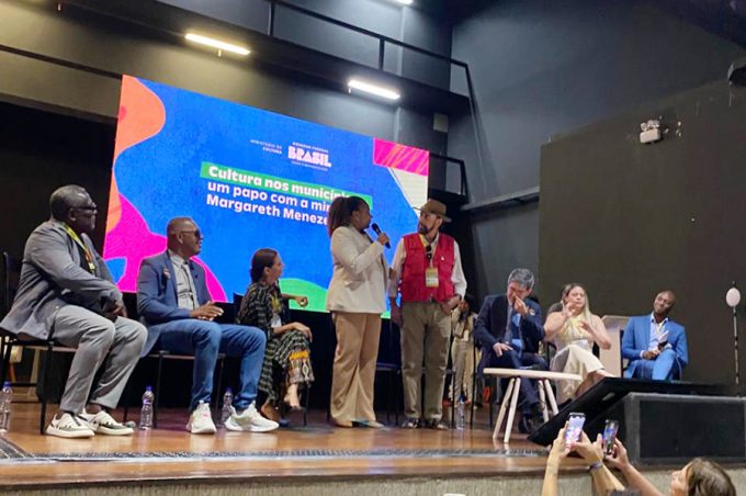Projetos de revitalização do Teatro Municipal Carlos Jehovah e da Casa Glauber Rocha são levados ao MinC