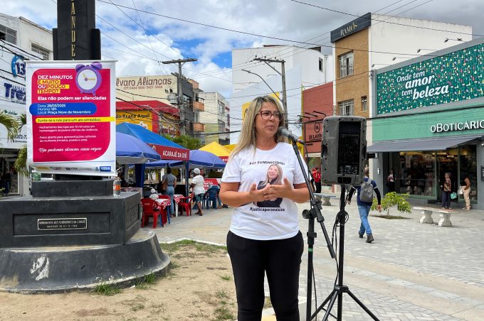Ato em homenagem a mulheres vítimas de violência é realizado na Nove de Novembro