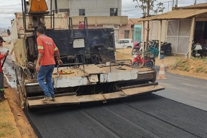 Governo Municipal conclui pavimentação asfáltica de ruas no loteamento Miro Cairo