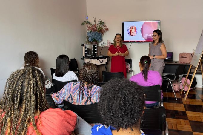 Oficina “Empreenda com Charme” incentiva autonomia financeira e qualificação profissional de mulheres