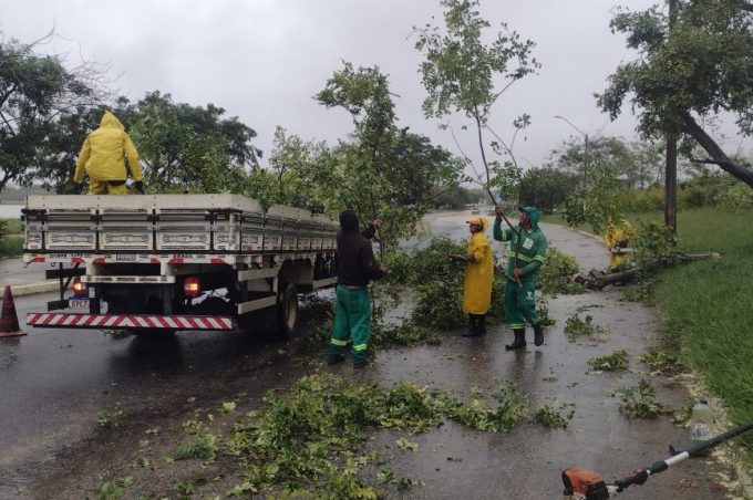 Governo Municipal intensifica ações para minimizar danos das chuvas e garantir segurança da população