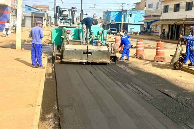 Vila América: Prefeitura avança com pavimentação asfáltica na Avenida Francisco Sabino
