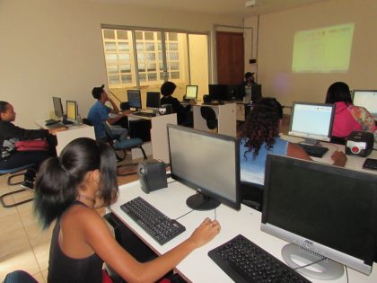 Prefeitura oferece vagas de curso de informática para comunidade