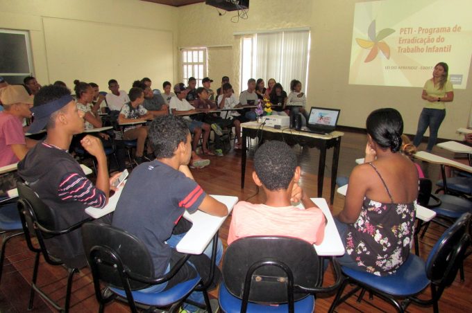 Núcleo de Cidadania Adolescente discute a Lei de Aprendizagem