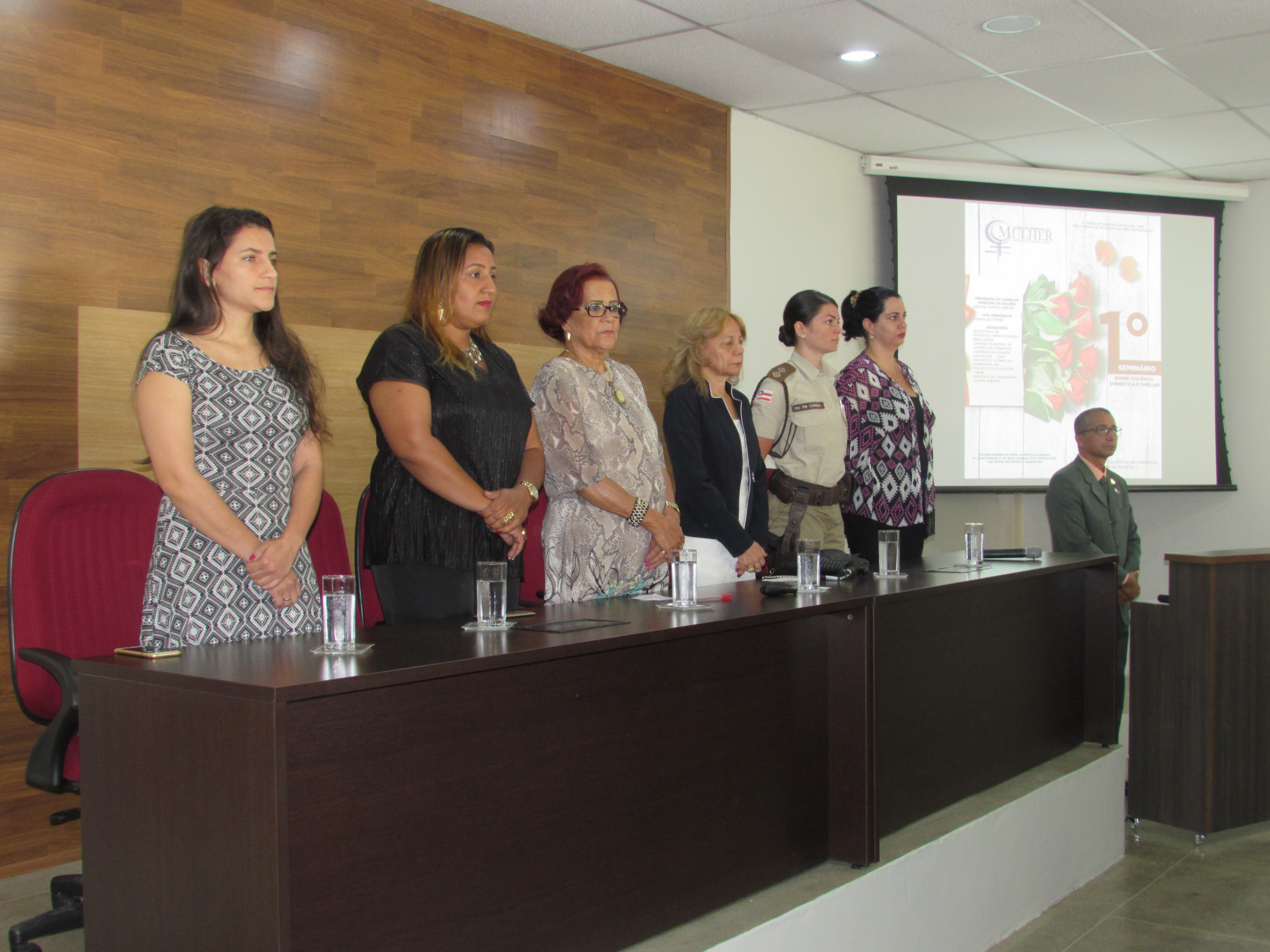 Violência contra mulher é tema de seminário promovido pelo Conselho Municipal da Mulher