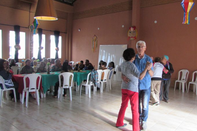 Idosos se preparam para Arraiá da Terceira Idade que acontece neste domingo (16)