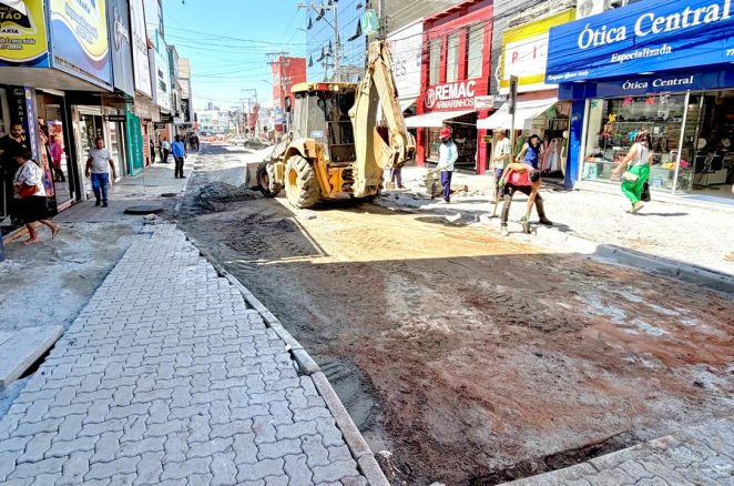 Obra na Rua Francisco Santos amplia espaço e acessibilidade para pedestres sem retirar vagas de estacionamento