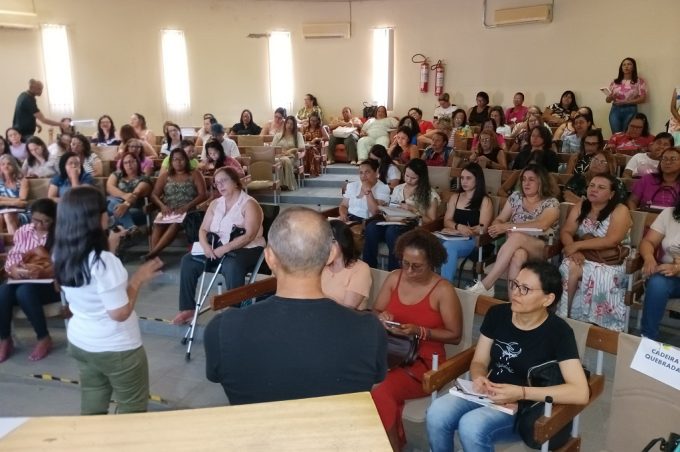 Smed reúne representantes das escolas da zona rural e urbana para tratar do início das matrículas na rede municipal de ensino