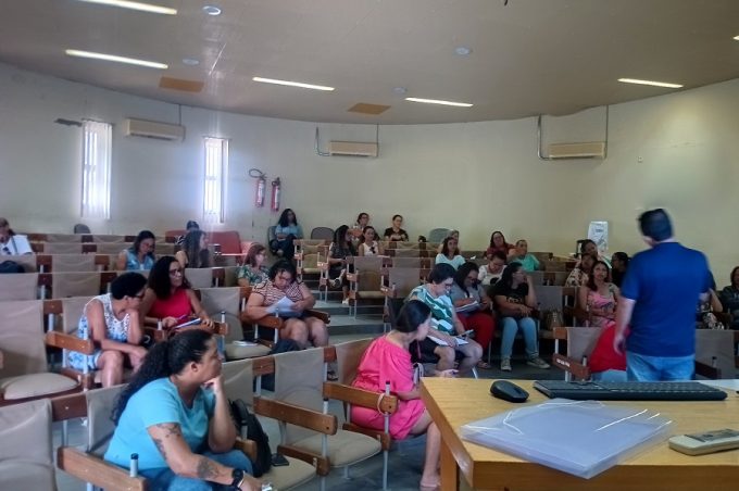 Alunos da rede municipal que vão continuar na mesma escola têm até 22 de dezembro para fazer a rematrícula