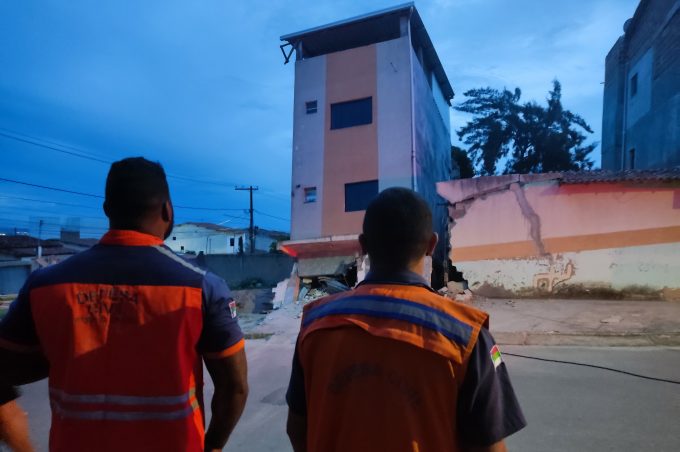 Defesa Civil já havia interditado prédio que está sob ameaça de desabamento desde o dia 28 de janeiro