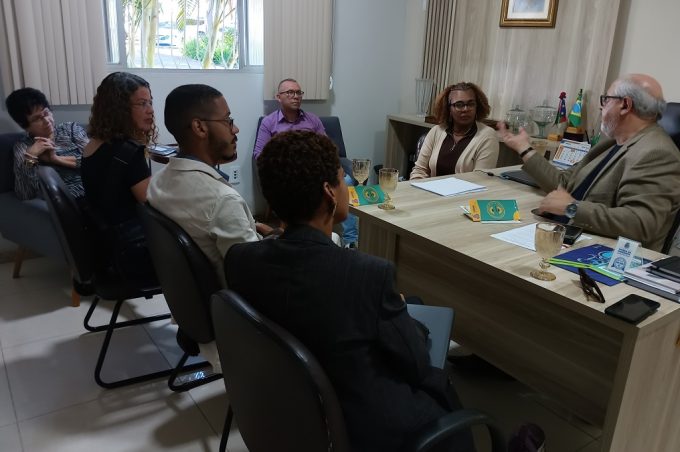 Smed recebe nova proposta de parceria da Uesb para formação de professores