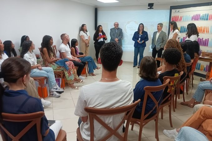 Projeto Lápis na Mão: finalistas das três categorias participam de workshop sobre textualidade