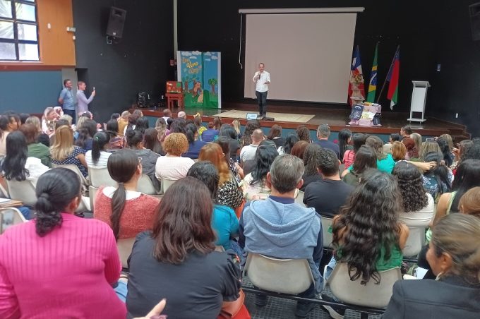 Secretaria Municipal de Educação realiza Seminário de Implantação do Território de Leitura 2024