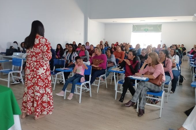 Secretaria Municipal de Educação promove formação para manipuladores de alimentos
