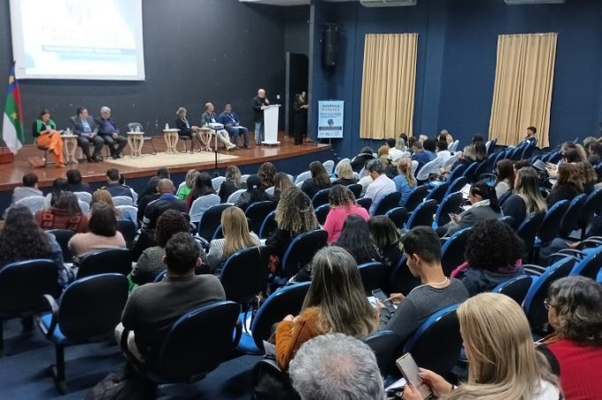 Dez anos do Plano Municipal de Educação é tema de audiência pública realizada em Vitória da Conquista