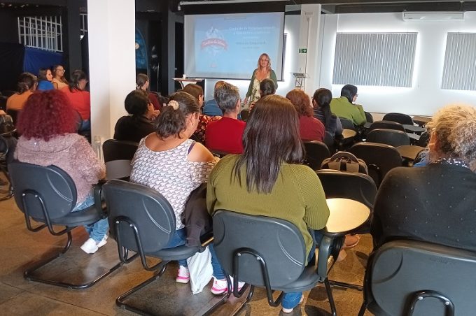Prefeitura promove capacitação para professores dos anos iniciais sobre o projeto Território da Leitura