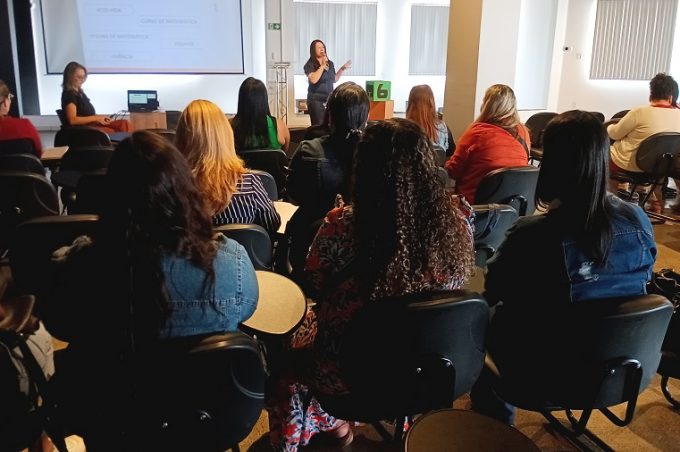 Secretaria Municipal de Educação promove oficina de matemática para professores dos anos iniciais