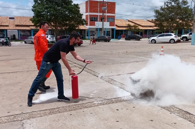 Servidores do Planetário participam de reciclagem sobre princípios de incêndio e primeiros socorros