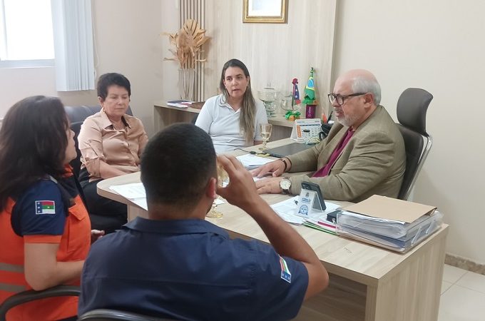 Projeto Defesa Civil nas Escolas é apresentado à Smed para ser aplicado na rede municipal de ensino
