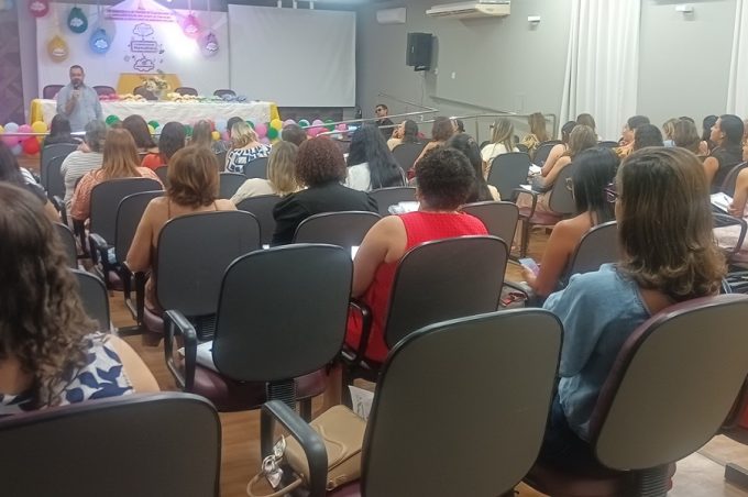 Smed realiza formação sobre Projeto de Educação Alimentar Nutricional para coordenadores pedagógicos