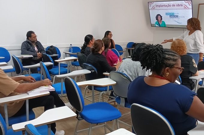 Profissionais da Educação de Jovens e Adultos participaram de formação em parceria com a Saber Soluções Educacionais