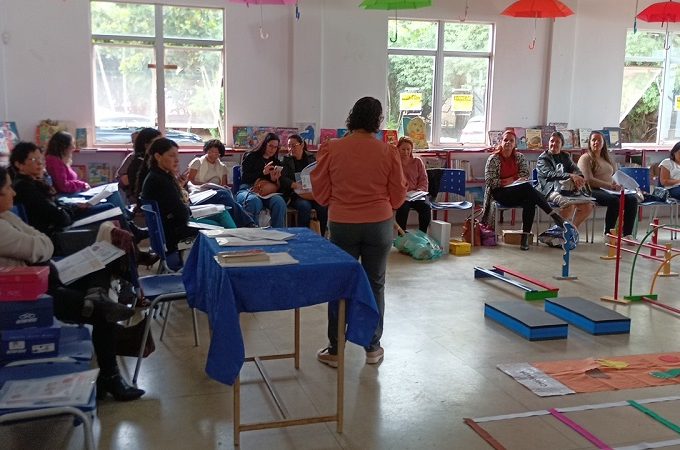 Smed realiza Oficina de Atividades e Jogos Sensoriais com professores das Salas de Recursos Multifuncionais