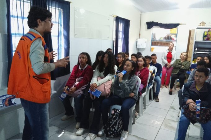 Projeto Defesa Civil nas Escolas começou pela Escola Municipal Marlene Flores