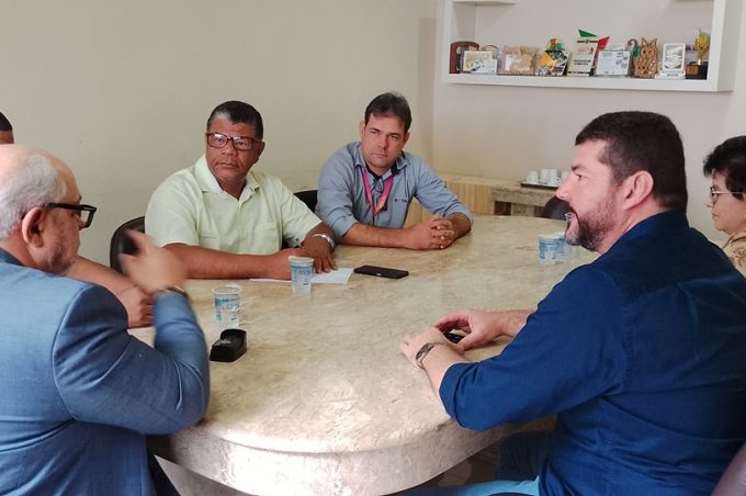 Smed recebe representantes de empresa de transporte vencedora de licitação