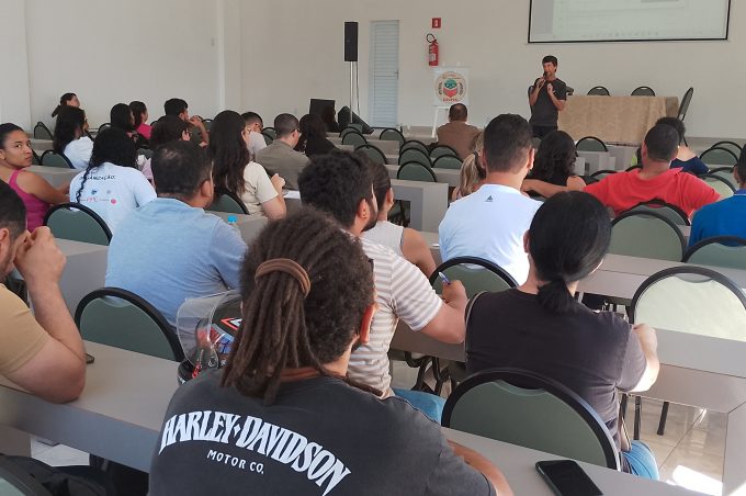 Professores de História e Geografia da Rede Municipal participam de formação em parceria com a Uesb