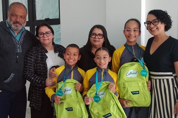 Alunos da Escola Tenente-Coronel Manoel Pinto Paca foram premiados no concurso cultural do Sicoob Credcoop