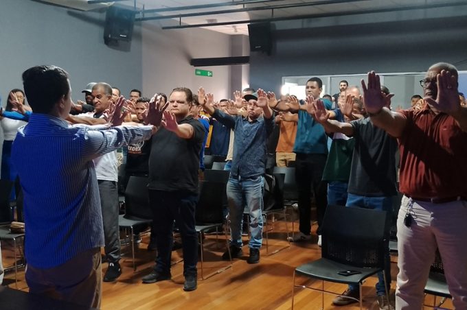 Secretaria Municipal de Educação realiza ação do Novembro Azul com servidores